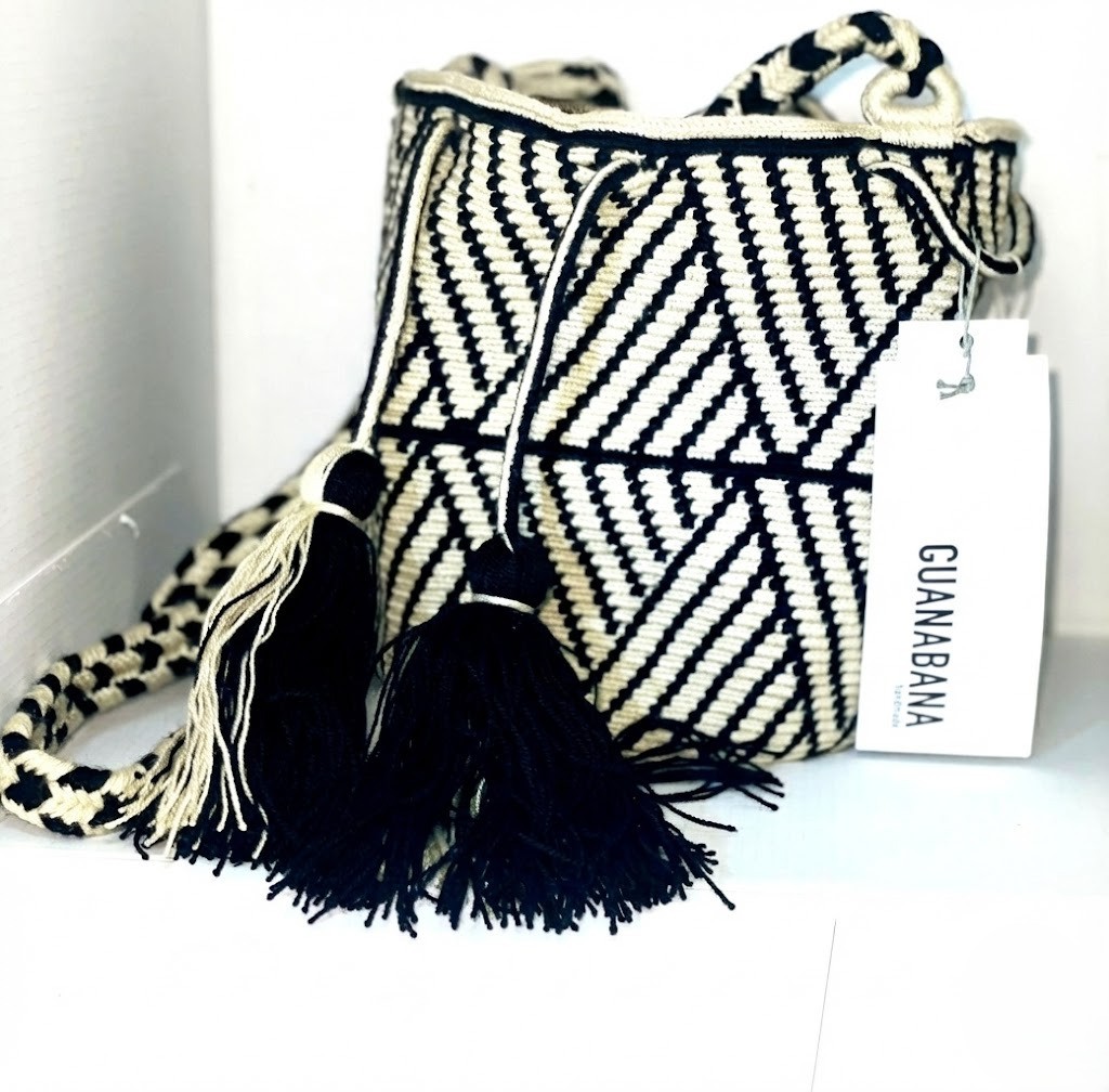 borsa-secchiello-intrecciata-guanabana-bianconero-con-nappine